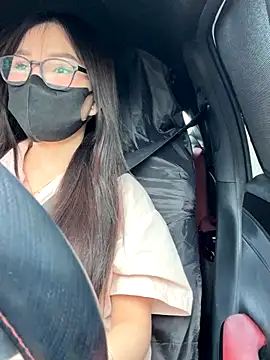 Linh 2004 online show from September 25, 2025, 6:06 am