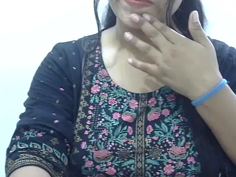 Snapshot of LIYO_ chatting on July 4, 2026, 8:09 am LIYO online show from July 4, 2026, 8:09 am