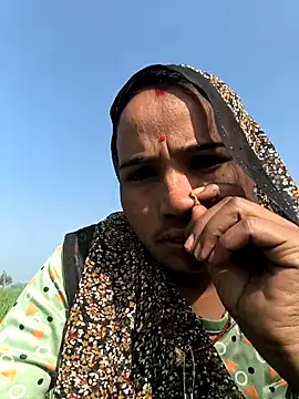 Hot raaani online show from December 19, 2025, 7:48 am