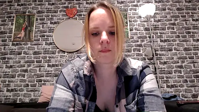SexyMilf 37 online show from April 18, 2026, 8:42 pm