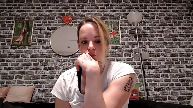 SexyMilf 37 online show from April 23, 2026, 8:11 pm