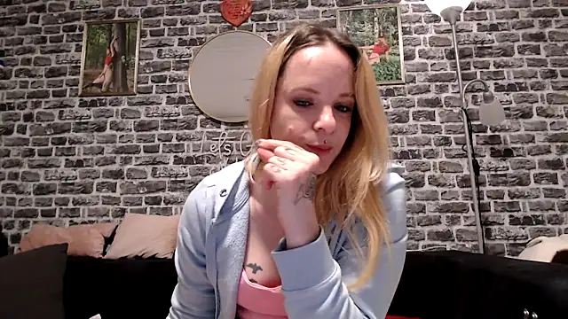 SexyMilf 37 online show from April 25, 2026, 8:50 pm
