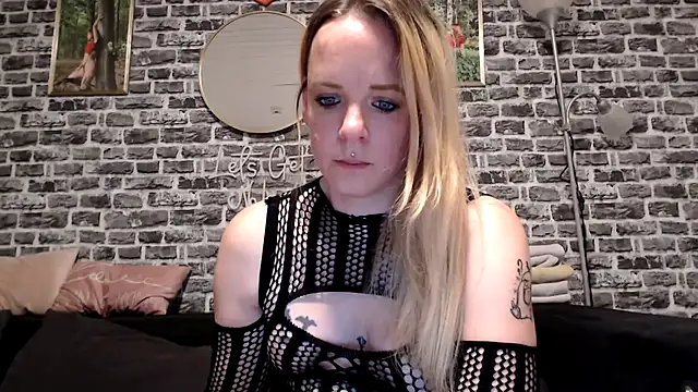 SexyMilf 37 online show from May 12, 2026, 8:39 pm