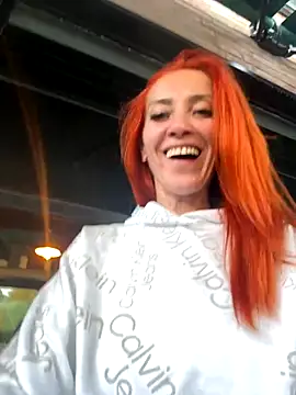 Snapshot of MikaelaBloom chatting on October 11, 2025, 4:27 pm MikaelaBloom online show from October 11, 2025, 4:27 pm