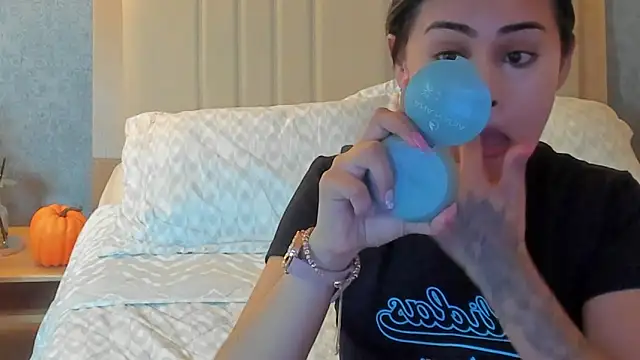 Snapshot of Emilly_Beaumont chatting on October 14, 2025, 11:44 am Emilly Beaumont online show from October 14, 2025, 11:44 am