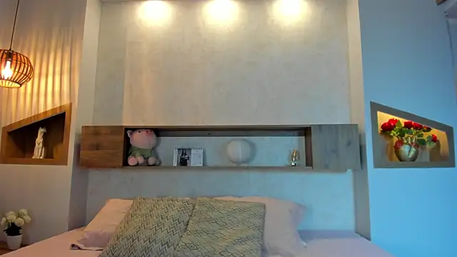 Emilly Beaumont online show from March 25, 2026, 1:06 pm