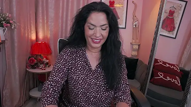 Snapshot of MyLovOne chatting on October 5, 2025, 10:24 am MyLovOne online show from October 5, 2025, 10:24 am