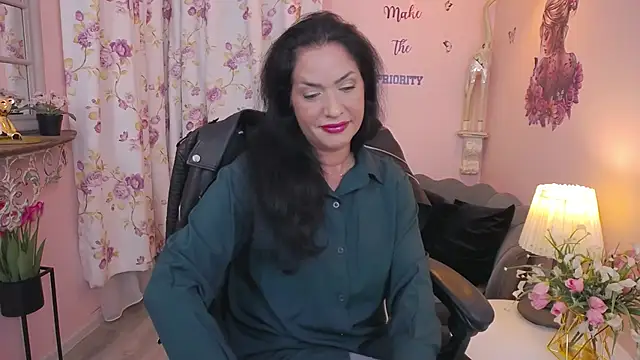 Snapshot of MyLovOne chatting on October 25, 2025, 2:56 pm MyLovOne online show from October 25, 2025, 2:56 pm