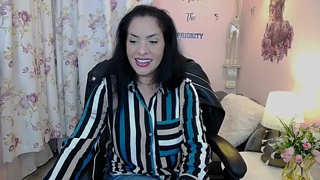 Snapshot of MyLovOne chatting on November 2, 2025, 12:18 pm MyLovOne online show from November 2, 2025, 12:18 pm