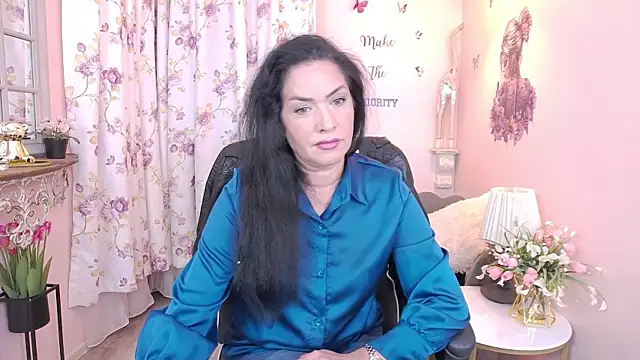 Snapshot of MyLovOne chatting on November 19, 2025, 1:33 pm MyLovOne online show from November 19, 2025, 1:33 pm