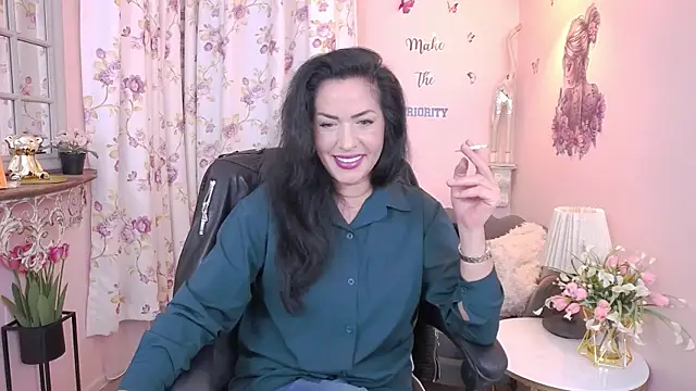 Snapshot of MyLovOne chatting on November 22, 2025, 11:31 am MyLovOne online show from November 22, 2025, 11:31 am