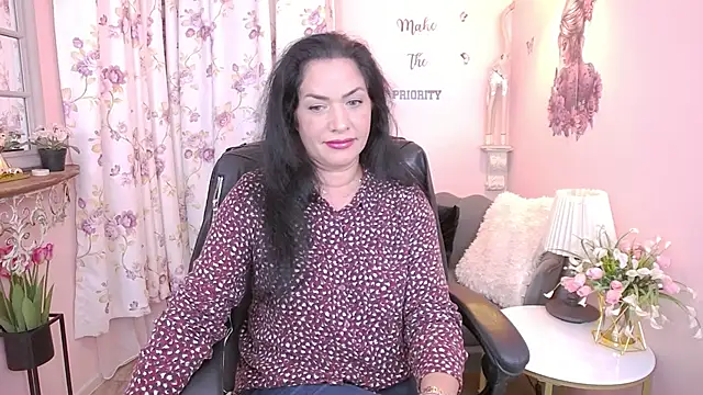 Snapshot of MyLovOne chatting on December 5, 2025, 5:42 pm MyLovOne online show from December 5, 2025, 5:42 pm