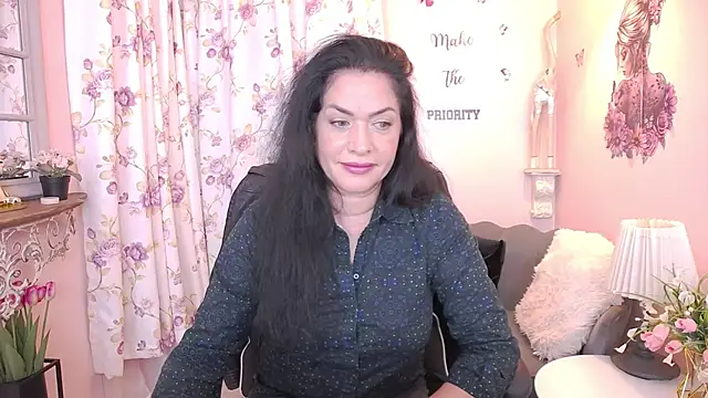 Snapshot of MyLovOne chatting on January 5, 2026, 5:27 pm MyLovOne online show from January 5, 2026, 5:27 pm