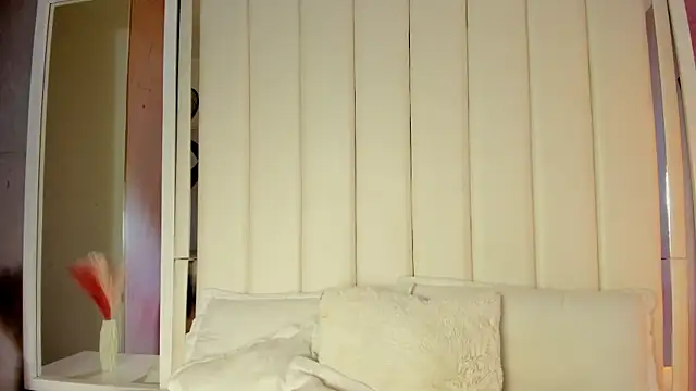 Snapshot of luna_hot_ass chatting on October 17, 2025, 8:22 pm luna hot ass online show from October 17, 2025, 8:22 pm