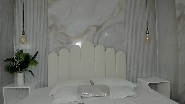 luna hot ass online show from December 5, 2025, 3:30 pm