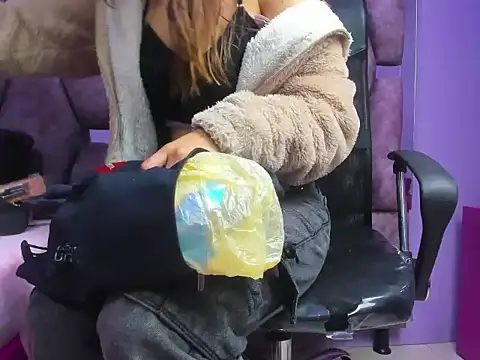 Snapshot of Emy_Latin chatting on September 26, 2025, 11:58 am Emy Latin online show from September 26, 2025, 11:58 am