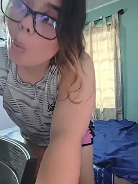Snapshot of saenz_eymi chatting on July 7, 2026, 4:00 pm saenz eymi online show from July 7, 2026, 4:00 pm