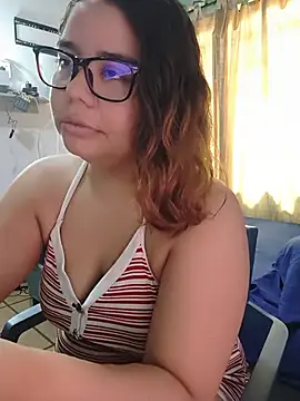 Snapshot of saenz_eymi chatting on July 13, 2026, 3:26 pm saenz eymi online show from July 13, 2026, 3:26 pm