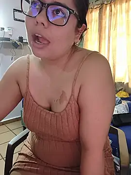 Snapshot of saenz_eymi chatting on July 31, 2026, 3:55 pm saenz eymi online show from July 31, 2026, 3:55 pm