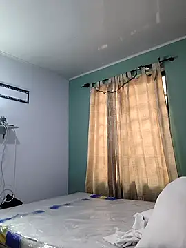 Snapshot of saenz_eymi chatting on August 3, 2026, 12:43 pm saenz eymi online show from August 3, 2026, 12:43 pm