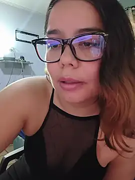 Snapshot of saenz_eymi chatting on August 5, 2026, 4:21 pm saenz eymi online show from August 5, 2026, 4:21 pm