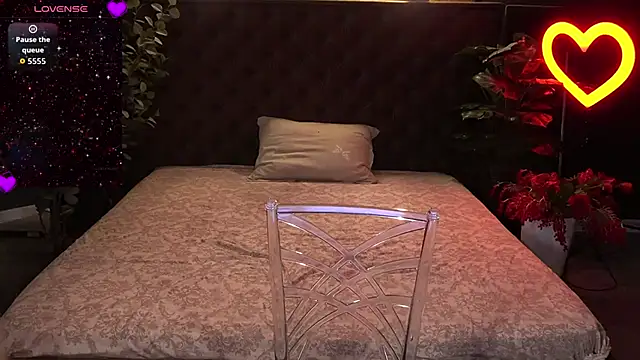 DiamondGoldie online show from June 12, 2026, 7:13 pm