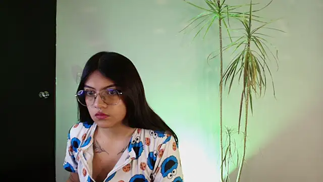 Lilith and Khloe online show from September 16, 2025, 11:22 am