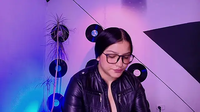 Lilith and Khloe online show from March 19, 2026, 11:25 am