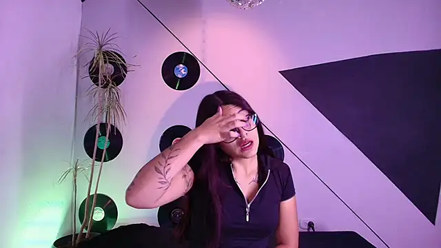 Lilith and Khloe online show from March 20, 2026, 11:26 am