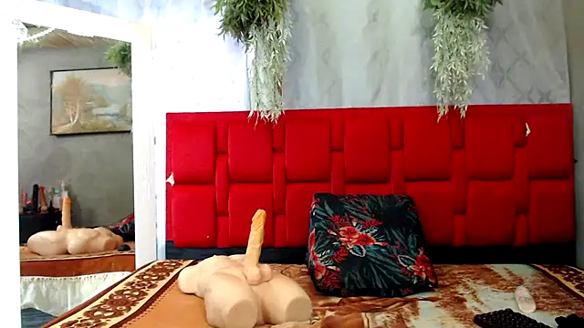 Snapshot of Leonora_Lujan chatting on November 5, 2025, 9:15 pm Leonora Lujan online show from November 5, 2025, 9:15 pm