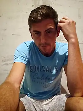 Snapshot of Alex-andru88 chatting on October 10, 2025, 7:35 pm Alex-andru88 online show from October 10, 2025, 7:35 pm