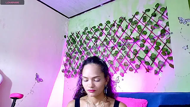 Karen Ariass online show from May 11, 2026, 1:39 pm