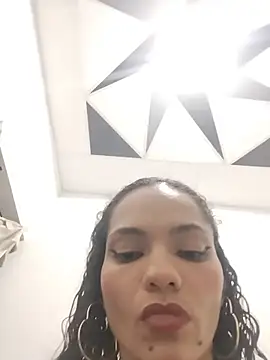 Karen Ariass online show from June 12, 2026, 1:37 am