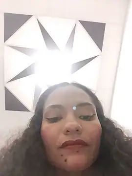 Karen Ariass online show from June 19, 2026, 3:33 am