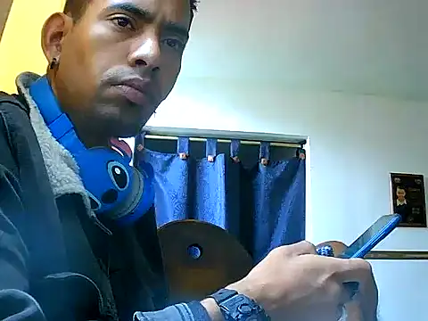 Negritohot2828 online show from April 20, 2026, 3:15 pm