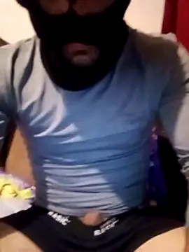 Golonzo1996 online show from November 27, 2025, 8:33 pm