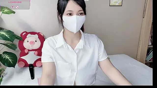 phuongnhi  online show from September 9, 2025, 1:32 pm