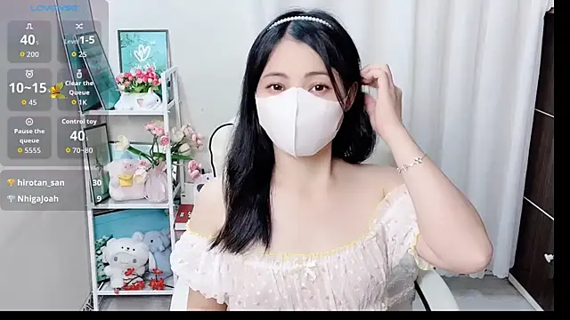 phuongnhi  online show from May 27, 2026, 12:57 pm