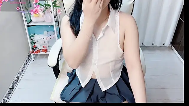 phuongnhi  online show from June 10, 2026, 12:26 pm