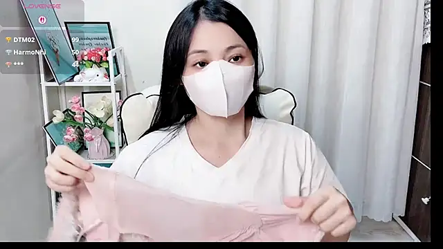 phuongnhi  online show from August 1, 2026, 2:05 pm