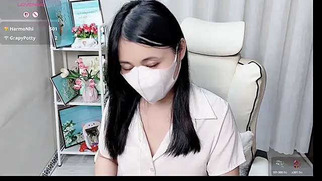 phuongnhi  online show from August 6, 2026, 3:14 pm