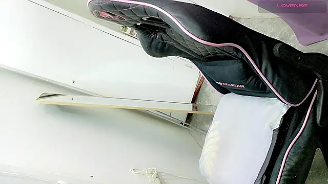 tgirljennie 69 online show from March 22, 2026, 8:34 pm