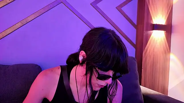 Snapshot of devils_cry chatting on September 24, 2025, 3:43 am devils cry online show from September 24, 2025, 3:43 am