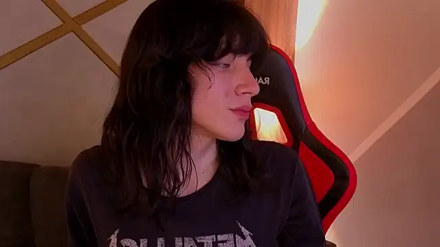 Snapshot of devils_cry chatting on October 5, 2025, 4:33 am devils cry online show from October 5, 2025, 4:33 am