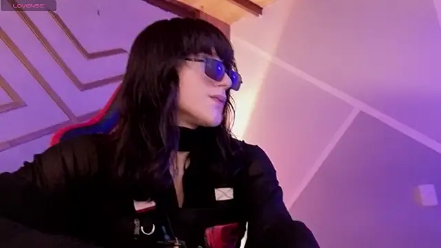 Snapshot of devils_cry chatting on October 23, 2025, 3:28 am devils cry online show from October 23, 2025, 3:28 am