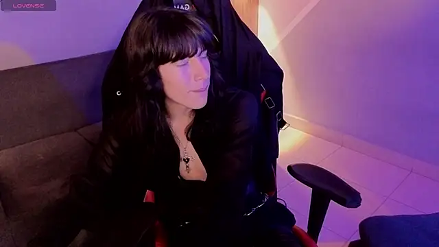 Snapshot of devils_cry chatting on October 29, 2025, 3:31 am devils cry online show from October 29, 2025, 3:31 am