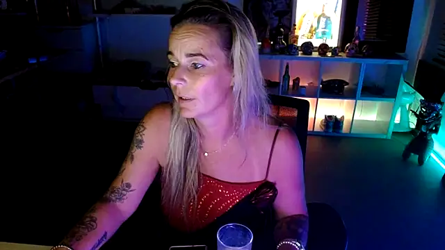 Mrs-Aurora online show from October 5, 2025, 8:07 pm