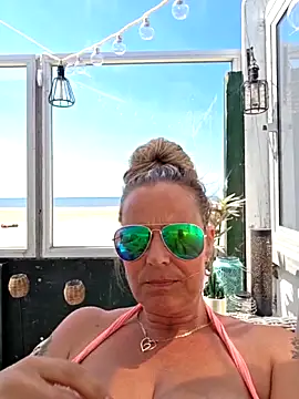 Snapshot of Mrs-Aurora chatting on May 28, 2026, 12:24 pm Mrs-Aurora online show from May 28, 2026, 12:24 pm