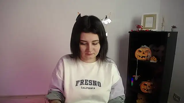 Katrin kiss  online show from November 9, 2025, 1:31 pm