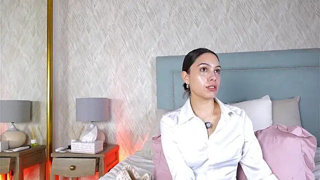 Sofy Bradd online show from September 19, 2025, 8:05 am